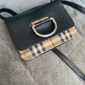 Beautiful We love Burberry bag